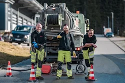 Kanalreinigung Sonnen mit modernem Servicefahrzeug